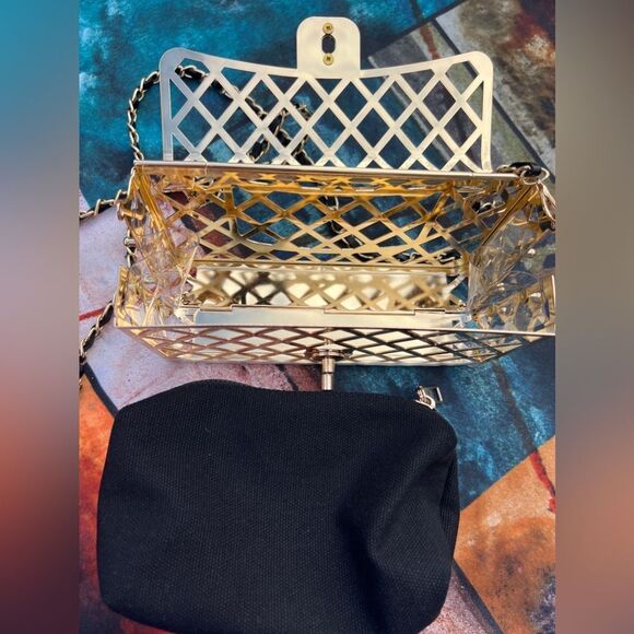 Elegant Metallic Frame Crossbody Bag - Picture 17 of 17